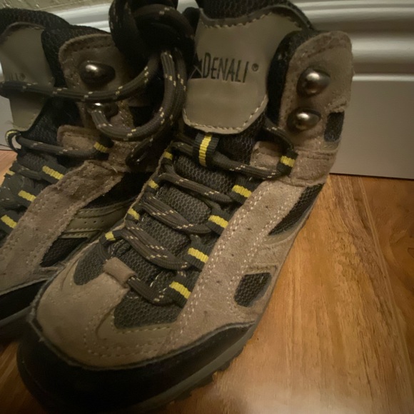⛰️Youth Denali Hiking Boots - Brown and Black - Picture 2 of 9